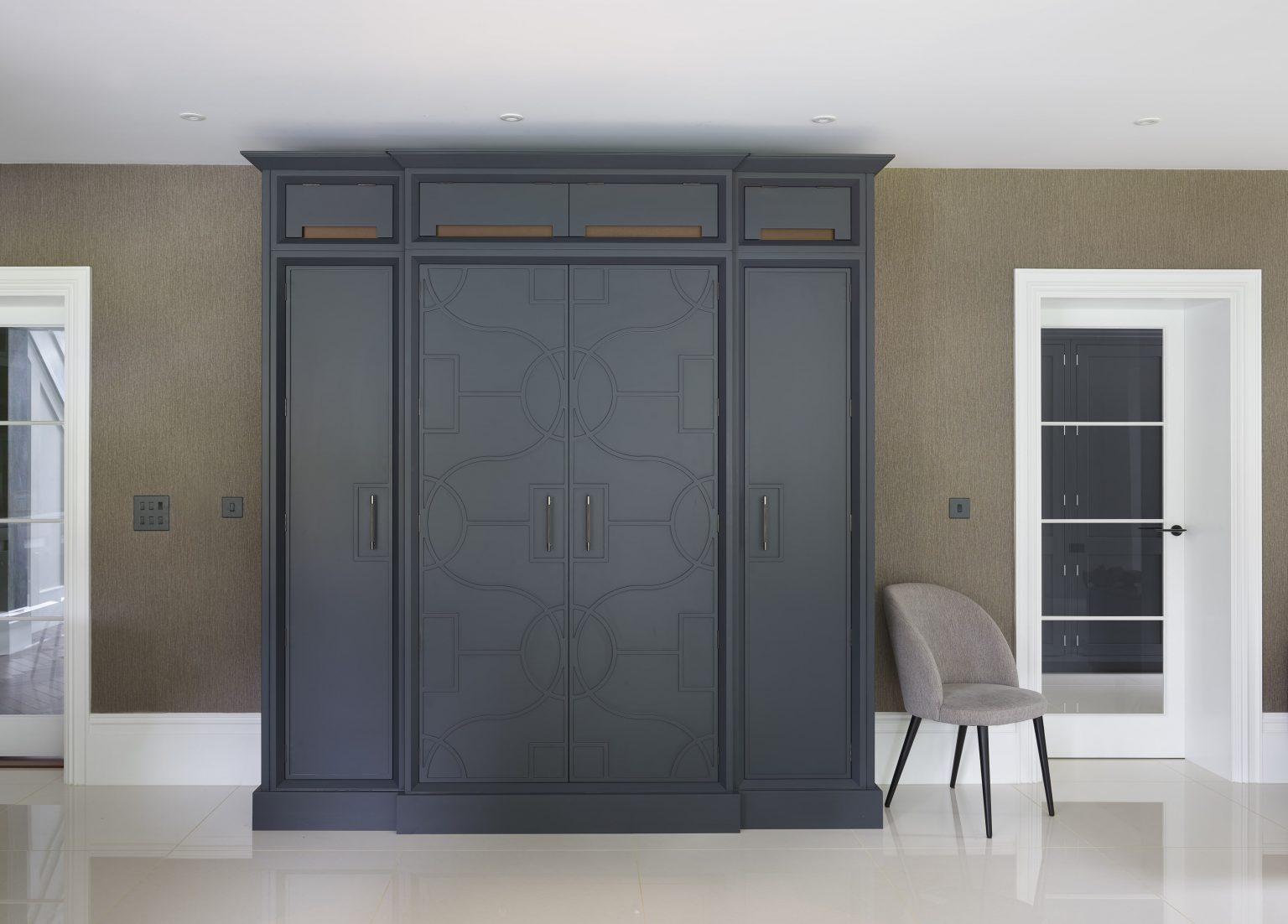 Black Luxurious Kitchen Cabinet