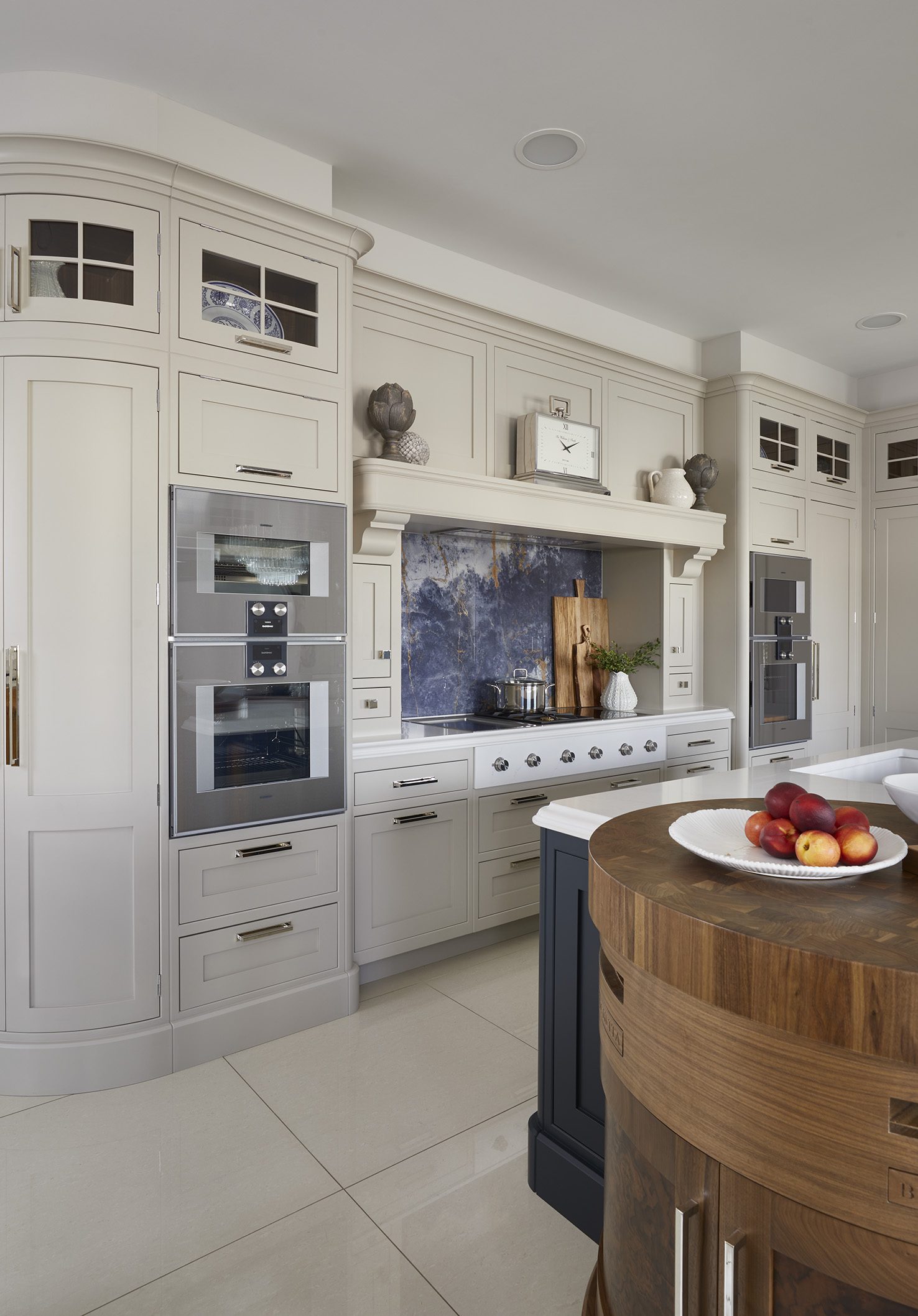 curved shaker cabinets