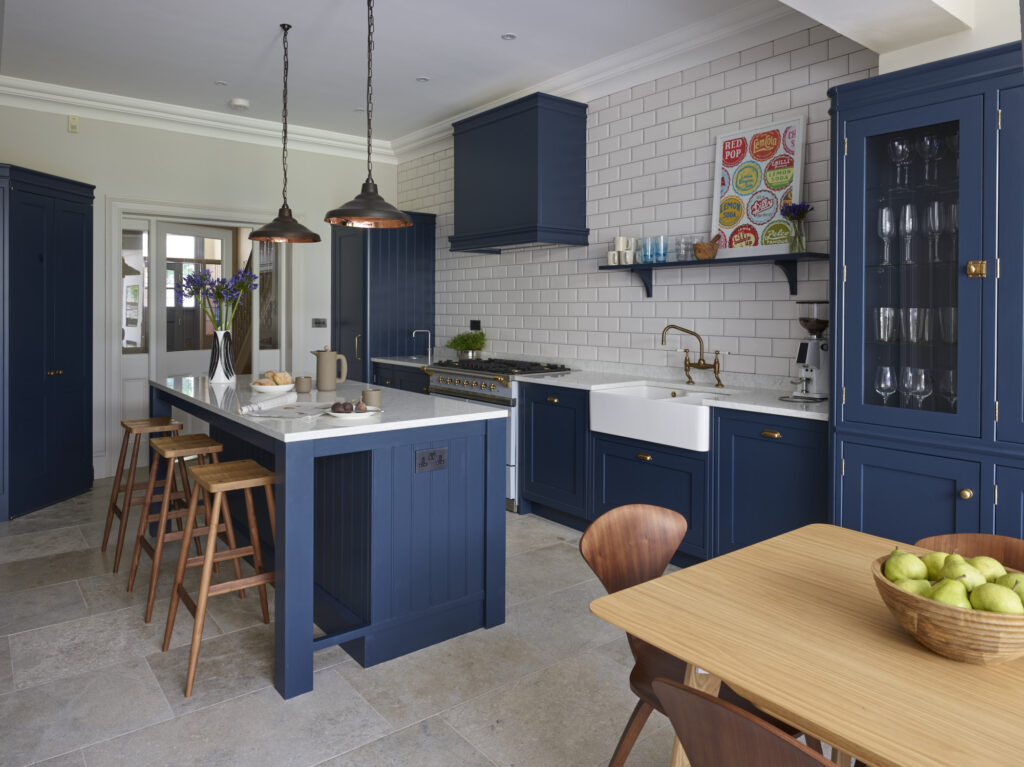 Brush vs spray painting kitchen cabinets? What’s the difference?